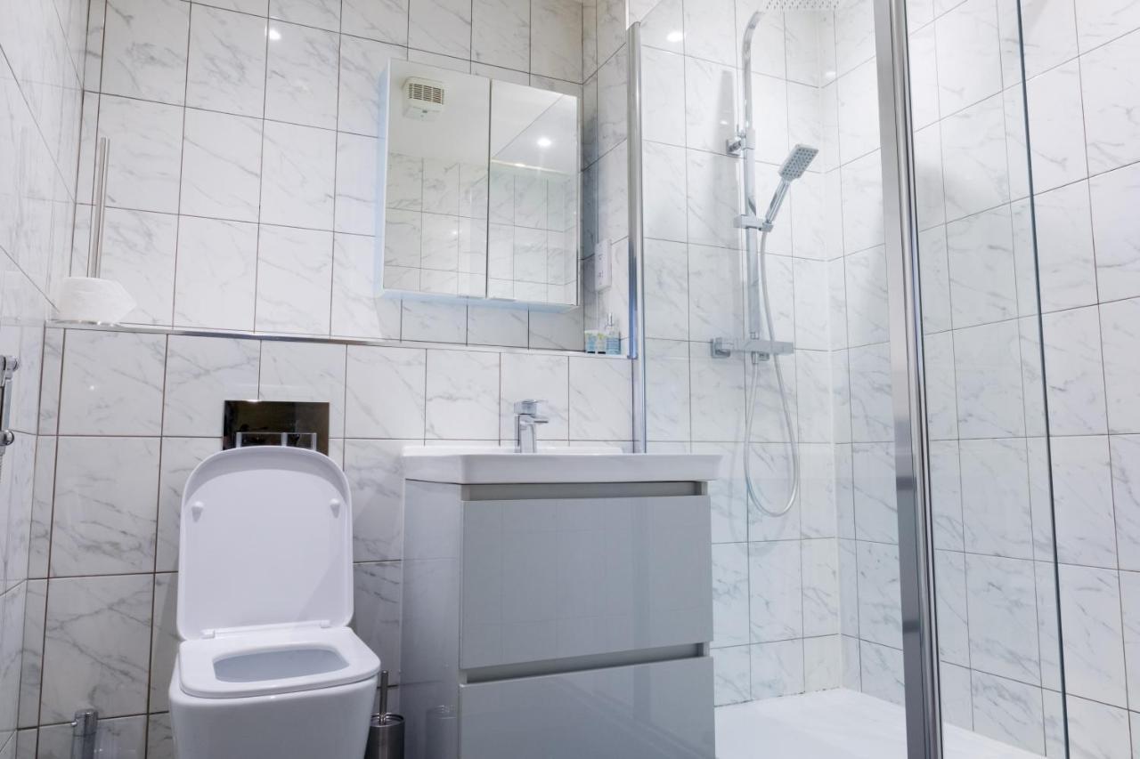 Pahuna Ghar Birmigham City 2 Bedroom Apartment- Short To Mid Term Let-Free Secure Parking Birmingham Exteriör bild